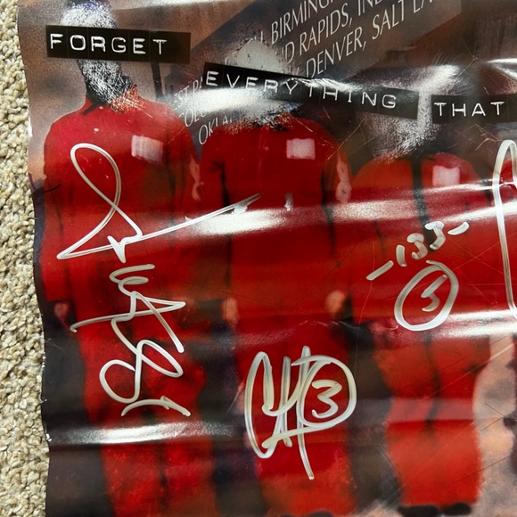 Slipknot autographed tour poster, VIP lanyards and 2 tour guitar picks 2004 - Picture 7 of 7